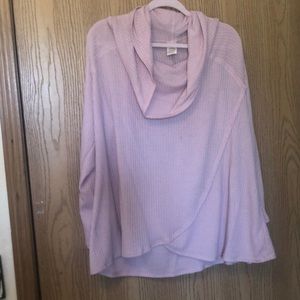 I’m selling this beautiful light pink sweater